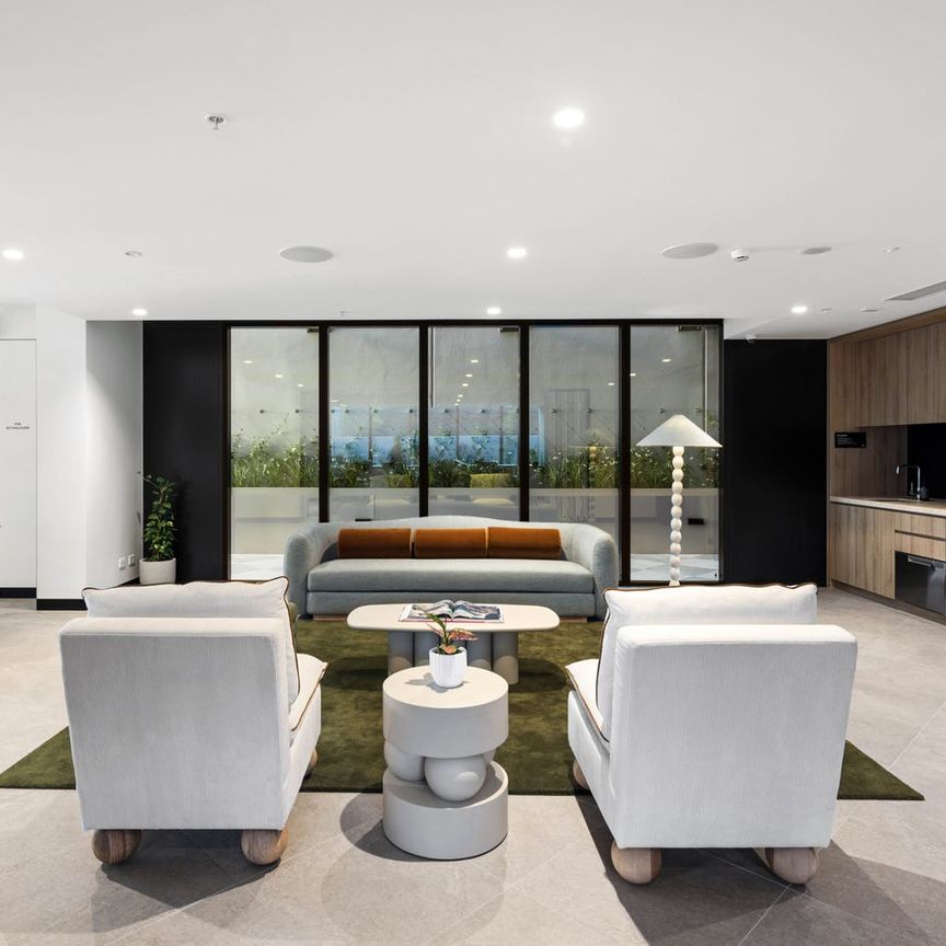 Two-bedroom in prime Southbank location with huge balcony and spectacular front-row city views - Photo 1