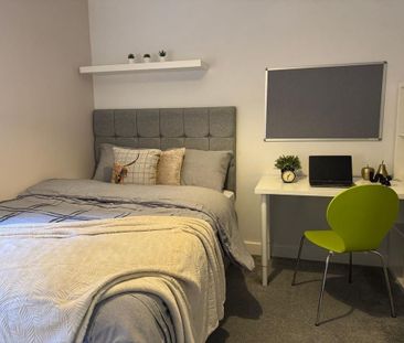 4 bedroom flat to rent - Photo 2