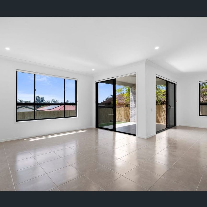 BRAND NEW MODERN FAMILY HOME – WITH 18 kWh SOLAR SYSTEM - Photo 1