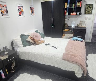 2 Bed - Flat 3, 24 Kensington Terrace, Hyde Park, Leeds - LS6 1BE -... - Photo 2