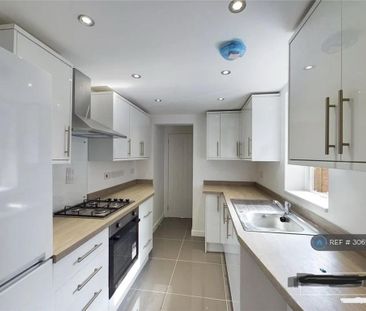 3 bedroom terraced house to rent - Photo 4