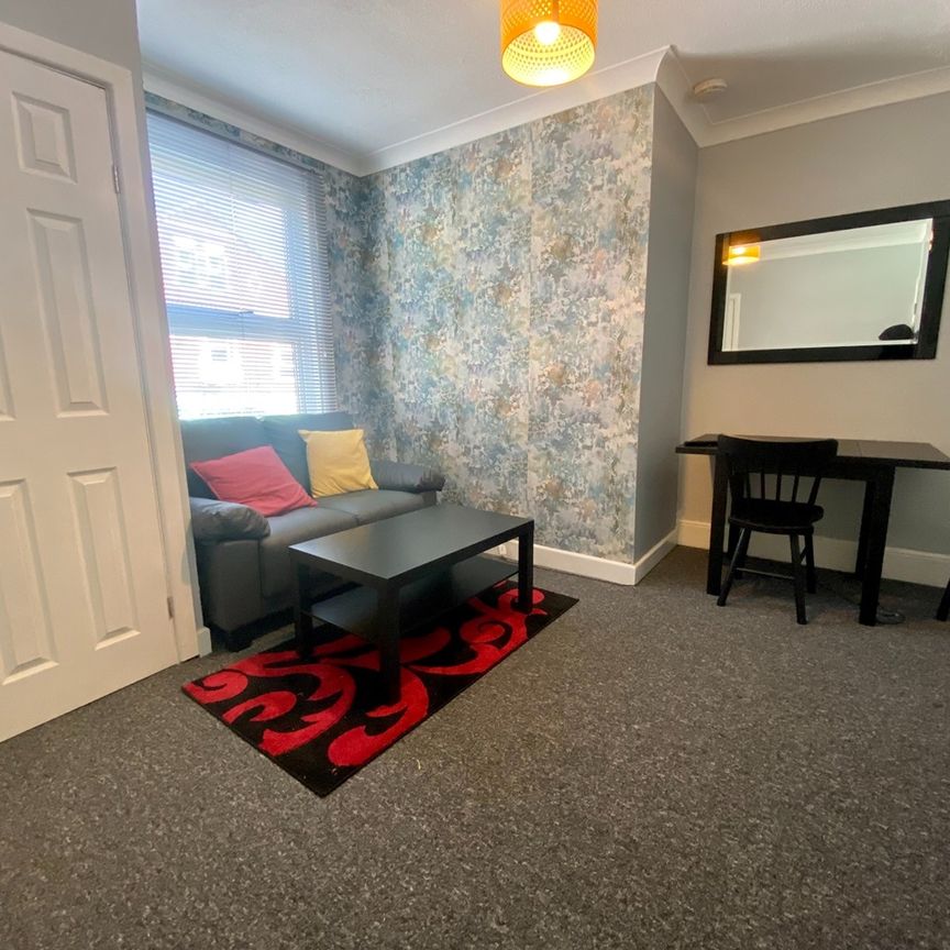 2 Bed Flat, Erleigh Road, RG1 - Photo 1
