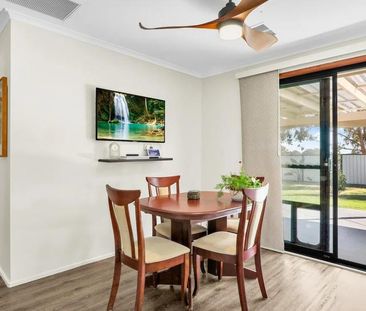 Spacious 3-Bedroom Home with parking behind electric gate - Photo 2
