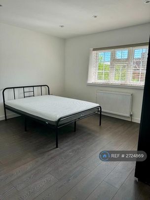 1 bedroom in a flat share to rent - Photo 1