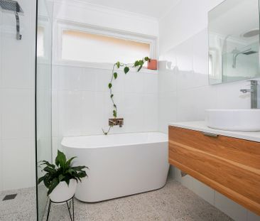 Beautifully and impeccably presented! - Photo 3