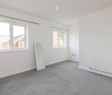 2 bed House - End Terrace To Let - Photo 2