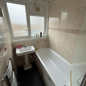 Room in a Shared Flat, Marchwood Close, SE5 - Photo 3