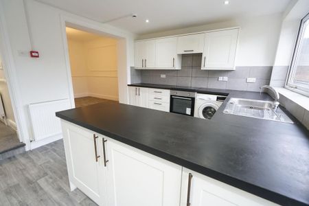 6 bedroom terraced house to rent - Photo 4