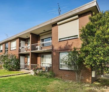 FIRST-FLOOR GEM IN HUNTINGDALE - Photo 6