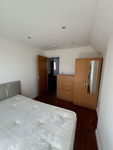 2 Bed Flat, Harrow Road, W9 - Photo 3