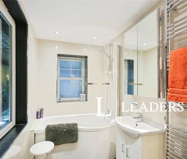 2 bedroom maisonette to rent Hove, BN3 - Photo 1