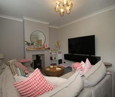 3 bedroom end of terrace house to rent - Photo 2