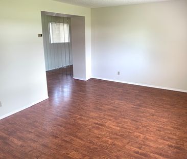 PET FRIENDLY RENOVATED TOWNHOUSE IN NORMANDEAU!!! - Photo 2