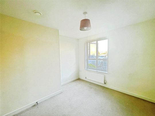 Harrow Close, Addlestone, Surrey, KT15 2GH - Photo 1