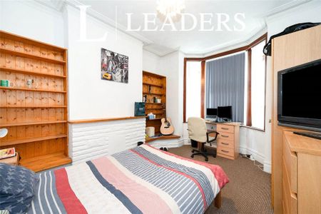 4 bedroom terraced house to rent - Photo 3