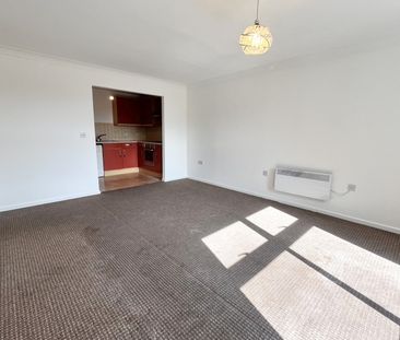 Douglas Road, Staines, Surrey, TW19 - Photo 4