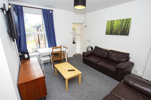 4 bedroom property to rent - Photo 1