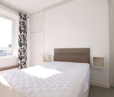 Laurel Street, Thornwood, Glasgow - Photo 1