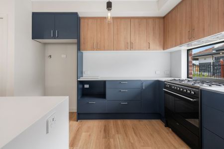 Sunsets Abound - Executive Living - Perfect for Busy Professionals ! - Photo 3