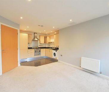 2 bedroom flat to rent - Photo 4