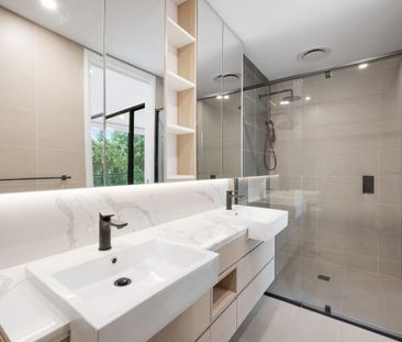 CONTEMPORARY FOUR-LEVEL TOWNHOUSE WITH ROOFTOP - Photo 5