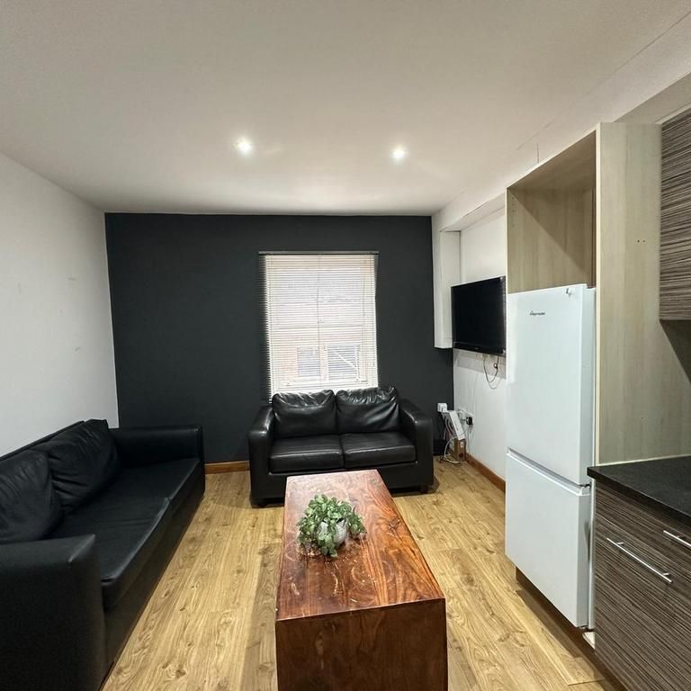 1 bedroom in a house share to rent - Photo 1