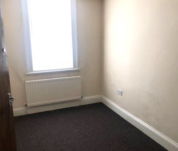 2 Bedroom Ground Flat - Photo 3