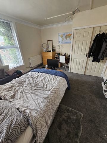 4 Bed - flat 3, 35 Richmond Road, Headingley, Leeds - LS6 1BX - Student - Photo 5