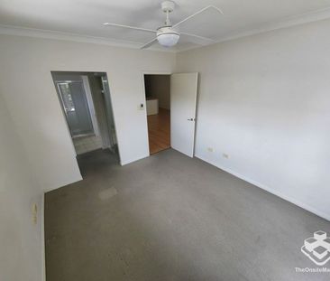 TOP FLOOR UNIT IN THE HEART OF ASHGROVE - PEACEFUL, GREEN, PRIVATE - Photo 3