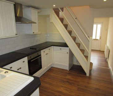 2 bedroom terraced house to rent - Photo 6