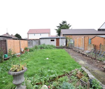 4 bedroom semi-detached house to rent - Photo 2