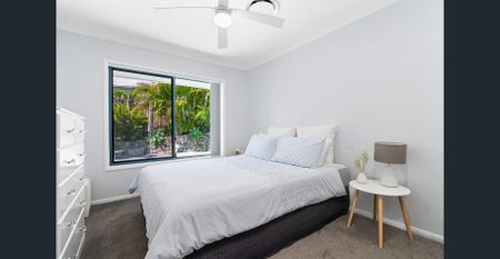 Elegant Family Oasis in Peregian Springs - Photo 5