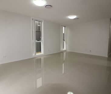 5 Bedroom Residence in The Ponds for Lease! - Photo 1