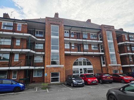3 bedroom flat to rent - Photo 3