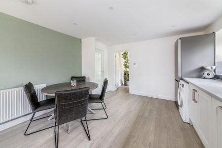 4 bedroom detached house to rent - Photo 3