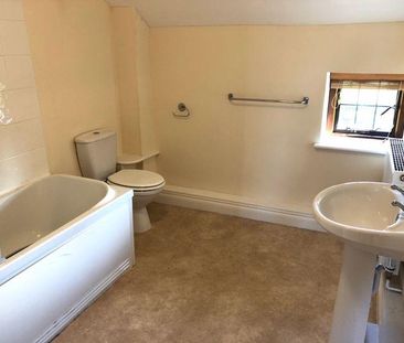 2 bedroom character property to rent - Photo 5