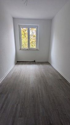 1,5-Zimmer-Whg. sucht DICH! Klein aber fein teilsaniert + renoviert - Photo 1