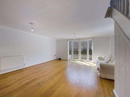 3 bedroom semi-detached house to rent - Photo 1