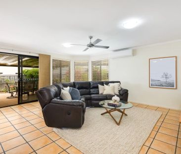 IMMACULATE HOME IN ELEVATED POSITION - Photo 4