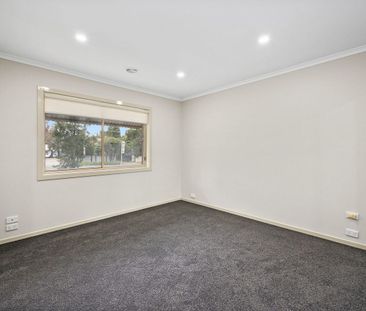 Exquisite Two-Storey Townhouse - Photo 3