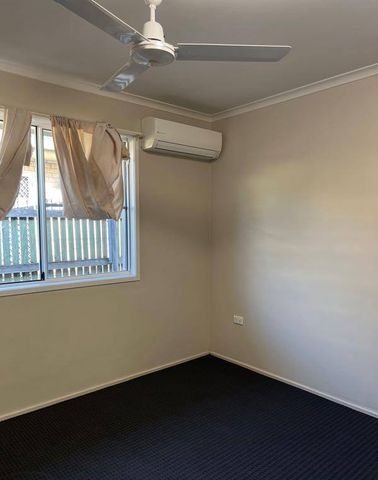 SINGLE LOCK UP GARAGE & FULLY AIR CONIDITIONED - Photo 2