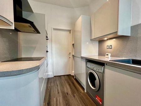 3 bedroom end of terrace house to rent - Photo 4