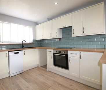 2 bedroom semi-detached house to rent - Photo 4