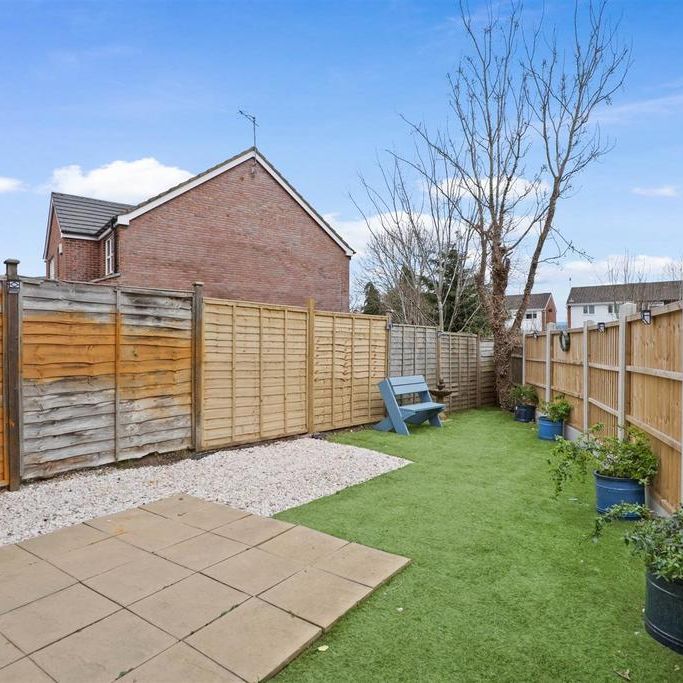 2 bedroom end of terrace house to rent - Photo 1