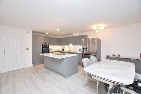 5 bedroom end of terrace house to rent - Photo 2