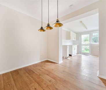 Four Bedroom end-of-terrace house with driveway and garage. - Photo 1