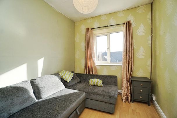 3 bedroom House To Let Total Size: 1066 SQ FT - Photo 1