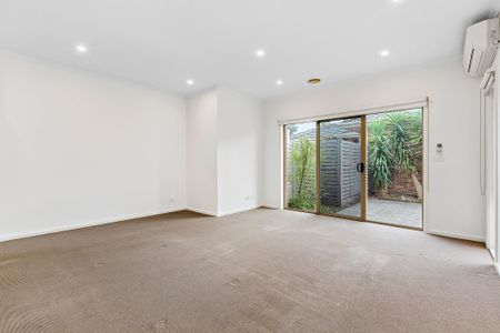 Discover Comfort and Convenience in Frankston - Photo 2