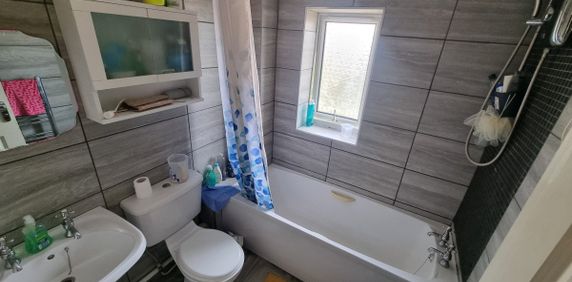 Beech Close - Photo 2