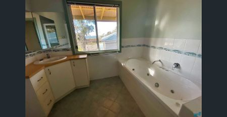 CHARMING TWO BEDROOM RESIDENCE TO CALL HOME!! - Photo 4